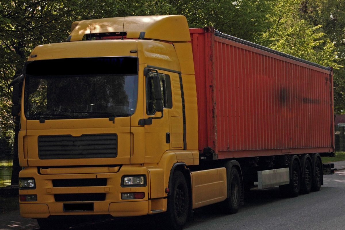 Two Signals in Five Days, July 2026 (Heavy-duty lubricant demand in China)