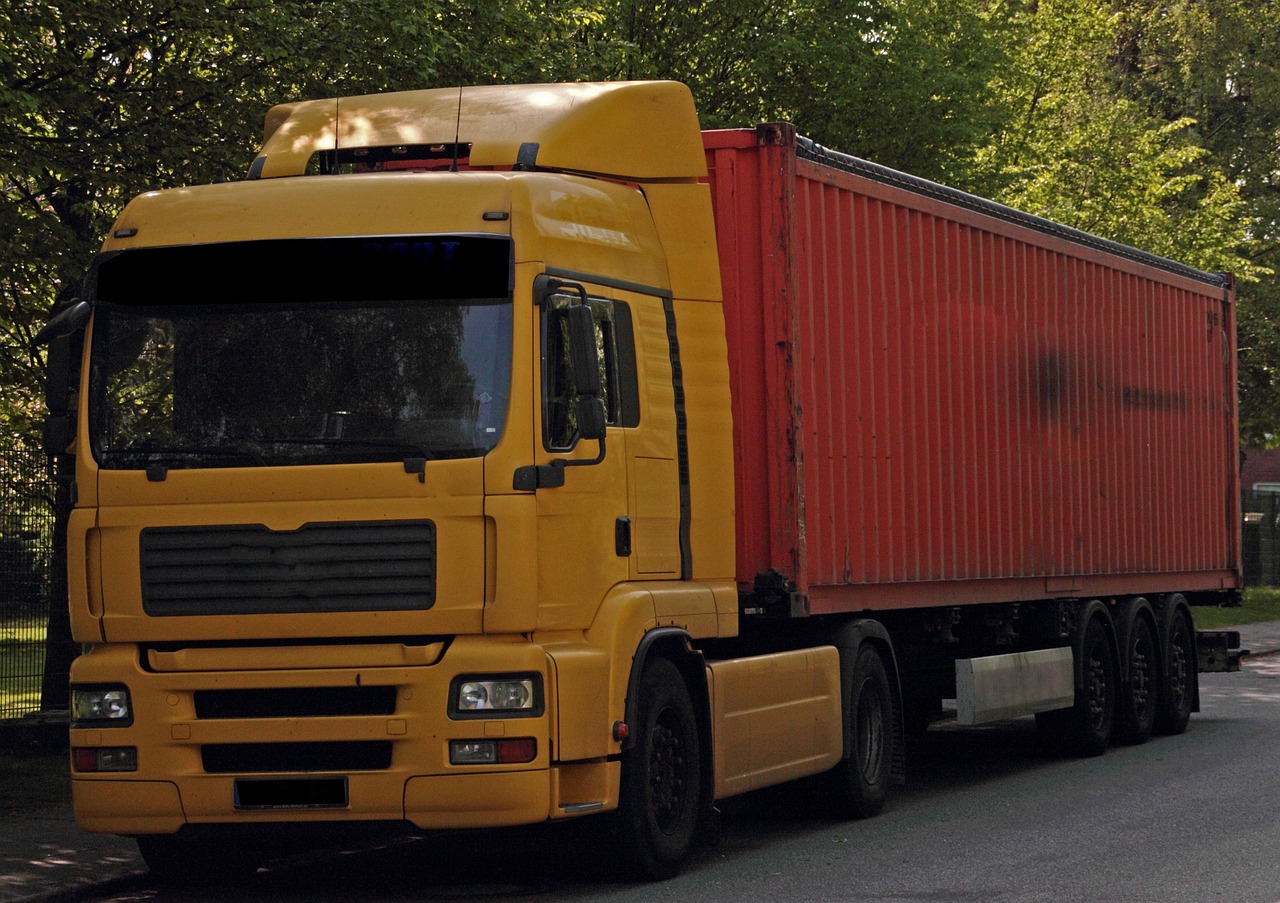 Two Signals in Five Days, July 2026 (Heavy-duty lubricant demand in China)